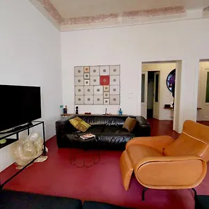 Casa Rossa , Bari Włochy